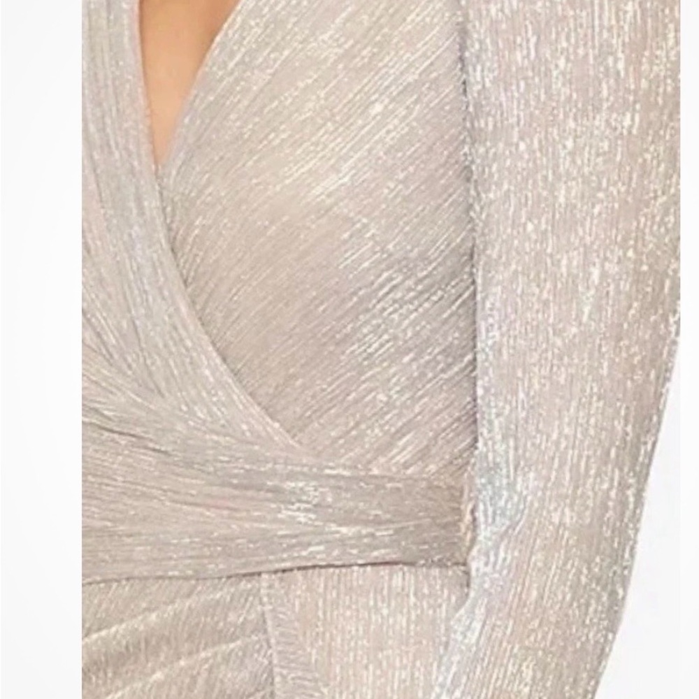NWT Betsy & Adam Women's Metallic Ruffled Gown, Gold/silver, SIZE-8 - Picture 2 of 9